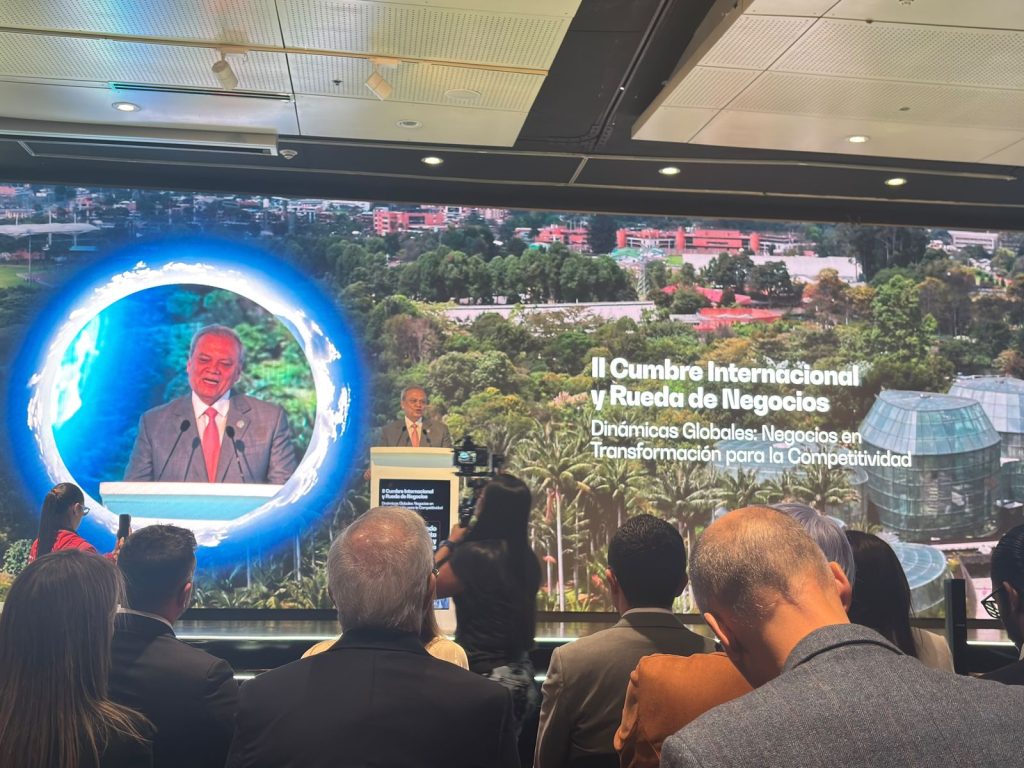 Apertura de la II Cumbre Internacional y Rueda de Negocios en Bogotá, con participación de DLZ